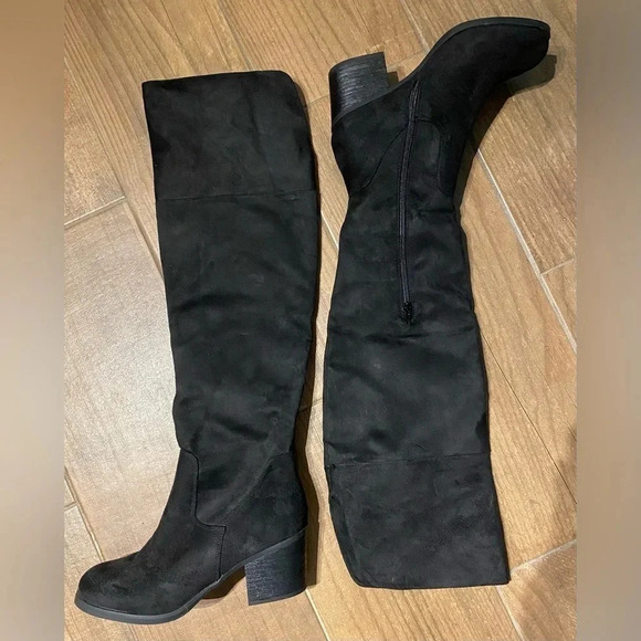 *EUC* JOURNEE COLLECTION WOMEN'S SANA OVER THE KNEE BOOTS,BLACK FAUX SUEDE - Picture 3 of 8
